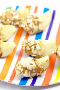 Apple Dippers are an easy healthy snack for kids. What a great idea! Homemade snacks are the best