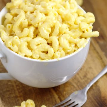 Mac and Cheese without Flour! - An easy, creamy mac and cheese recipe that makes a great side dish recipe or dinner recipe idea, made without flour or 