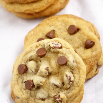 Bakery Style Chocolate Chip Cookies Recipe- Easy and quick dessert recipe with chocolate. Big, delicious bakery-style chocolate chip cookies.