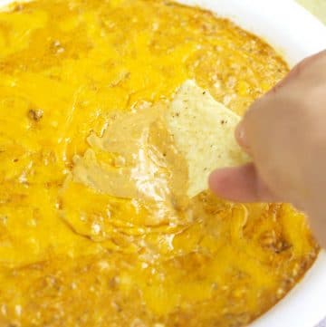Super Easy Chili Cheese Dip Recipe- a crowd-pleasing, low-maintenance dip recipe and appetizer with gooey cheese and chili. Great for parties! This is one of my faves!