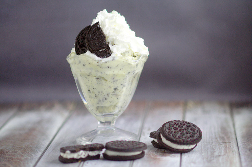 Cookies and Cream Pudding is a simple, creamy, sweet pudding filled with crunchy chocolate Oreo cookies that the whole family will love. Quick and easy dessert recipe idea! The kids will LOVE this!