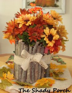 DIY Autumn Decorations - cute country and rustic DIY Fall decorations ideas for your home. Pumpkins and leaves, bright oranges and deep reds. DIY your way to a festive Fall home. 