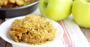 Apple Brown Betty Recipe- Quick and easy apple dessert recipe to make. Apples bakes with graham crackers, butter and brown sugar. Perfect easy alternative to apple pie!