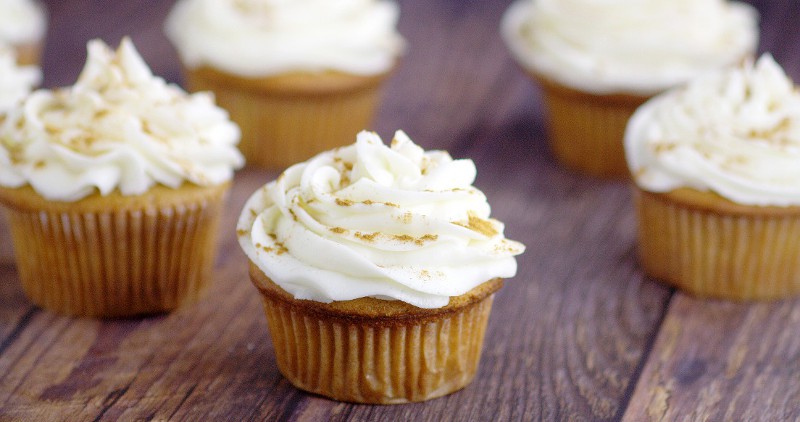 Ginger Brown Sugar Cupcakes with Spiced Cream Cheese Icing- A homemade delightful twist on traditional carrot cake and spice cake cupcakes recipe from scratch. A great dessert for Fall gatherings! Loooove the spiced cream cheese frosting!