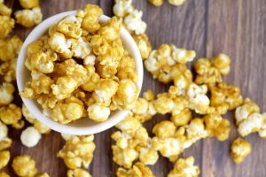 Easy Homemade Oven Baked Caramel Corn Recipe - a delicious, sweet, and crunchy snack. Great for kids or even for a party! This would also be an amazing gift idea. Sooo much better than the store-bought stuff!