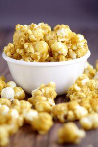 Easy Homemade Oven Baked Caramel Corn Recipe - a delicious, sweet, and crunchy snack. Great for kids or even for a party! This would also be an amazing gift idea. Sooo much better than the store-bought stuff!