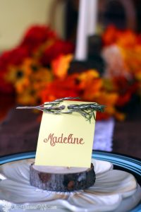 Rustic Thanksgiving Tablescape - Make your Thanksgiving table super special with these rustic DIY Thanksgiving table decorations for your home. Plus DIY wood slice place cards. Love it!