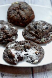 These Chocolate Cookies 'N Cream cookies are a sort of everything-but-the-kitchen-sink Christmas cookie recipe, Cookies 'N Cream style. From TheGraciousWife.com