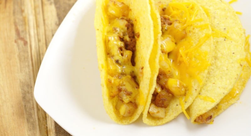 Chorizo Potato Tacos are a quick and easy dinner recipe idea that only takes 30 minutes to make! Crispy potatoes and salty, spicy chorizo are topped with a crisp black bean and cilantro salsa to make a delicious but frugal dinner. 11 Cheap Meals with Potatoes - You can save money by making some frugal meals to stretch your food and your money with these 11 yummy and filling Cheap Meals to Make with Potatoes. Frugal living and saving money with these frugal meals with potatoes. They're sooo good too!