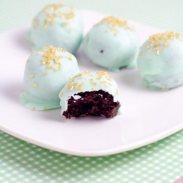 Mint Oreo Truffles Recipe - an easy mint chocolate dessert recipe idea, just like your classic Oreo truffles, with added minty flavor for a festive twist. With just 4 ingredients, these smooth, minty, and rich Mint Oreo Truffles could not be easier to make! They'll be the star of the show at your next holiday. So pretty but so easy!