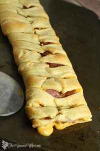 Bacon Grilled Cheese Crescent Braid is a quick and easy dinner idea, that's super yummy. ONLY 3 INGREDIENTS! Grilled cheese, family-sized!