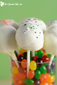 Carrot Cake Pops recipe - how to make cake pops with carrot cake, cream cheese frosting, and white chocolate. These cake pops are so moist and delicious!