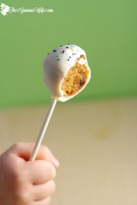 Carrot Cake Pops recipe - how to make cake pops with carrot cake, cream cheese frosting, and white chocolate. These cake pops are so moist and delicious!