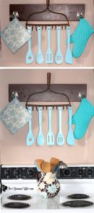 Upcycled Old Rake to Utensil Holder - an easy DIY craft for home decor in the kitchen . Love these colors!