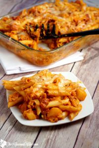 Hawaiian Pizza Pasta Bake Recipe - an easy dinner recipe idea! Cheese, bacon, ham, and pineapple make this pasta recipe incredible! I really love the extra flavor that the bacon and ham add to this. Plus, cheese!