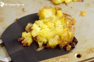 Buttery Smashed Potatoes Recipe are a super easy potato side dish recipe. Buttery, salty, and delicious! 