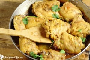Easy Honey Mustard Chicken Recipe- A sweet and tangy quick and easy dinner idea recipe. Make it all in 30 minutes in one pot!! So good!