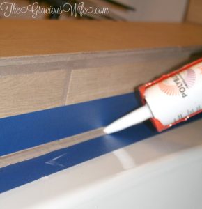 How to Make Perfectly Straight Caulk Lines - easy DIY project.  Finish your kitchen or bathroom with perfectly straight caulk lines with this easy DIY life hack | DIY hack |