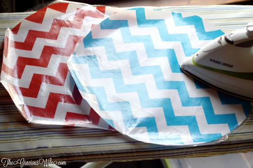 How to Make Washable Reusable Bowl Covers tutorial- a DIY sewing project perfect for summer, picnics, and cookouts. These bowl covers are washable, reusable, and even reversible. These DIY Bowl Covers are so cute! Definitely making them for our potlucks!