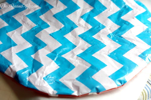 How to Make Washable Reusable Bowl Covers tutorial- a DIY sewing project perfect for summer, picnics, and cookouts. These bowl covers are washable, reusable, and even reversible. These DIY Bowl Covers are so cute! Definitely making them for our potlucks!