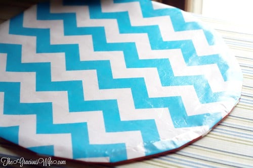 How to Make Washable Reusable Bowl Covers tutorial- a DIY sewing project perfect for summer, picnics, and cookouts. These bowl covers are washable, reusable, and even reversible. These DIY Bowl Covers are so cute! Definitely making them for our potlucks!
