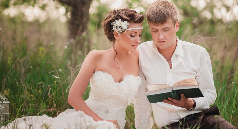 10 Best Marriage Books - Love these! These books have great marriage advice for solving problems and keeping a happy marriage!