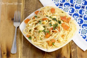 Easy Bruschetta Linguine Pasta Recipe - an easy pasta dinner idea recipe with tomatoes, garlic, basil, and mozzarella.  Super easy and super delicious! 