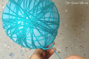 DIY Yarn Chandeliers are a fun and easy DIY craft that is perfect for DIY home decor in any room of your house and also super cute for a party. | diy crafts | diy home decor