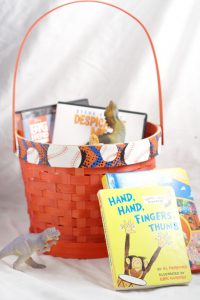 Keep your toddler busy while you care for your new baby! If you're on your second pregnancy, with a baby boy or a baby girl, and you already have a toddler at home, these Nursing Baskets will seriously save your sanity.