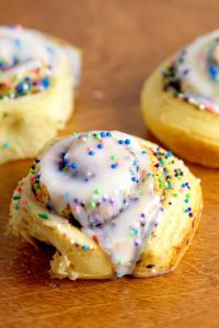 Birthday Confetti Cinnamon Rolls - super quick and easy breakfast recipe idea with just 2 ingredients! So cute! I'm making these for the kiddos this year for sure!