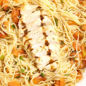 Bruschetta Chicken Pasta Recipe - an easy bruschetta pasta recipe that the whole family will love for dinner, topped with grilled chicken. The balsamic glaze really makes this fantastic pasta dish!