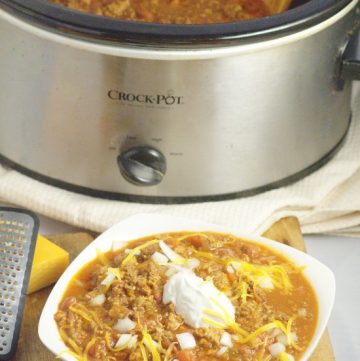 Crockpot Beef Chili made with a classic ground beef chili recipe, simmered to comfort food perfection in the slow cooker. Top with your favorites like cheese, onions, or crackers. Delicious, amazing chili, the easy way. Mmm... This looks so good!
