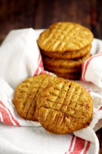 Warm and cozy, these Maple Cinnamon Cookies recipe have a crunchy outside from the crystallized maple syrup and a soft, chewy cookie inside. Must try for maple lovers! These sound like an amazing Christmas cookies recipe. Would be good for a Christmas cookie exchange too!