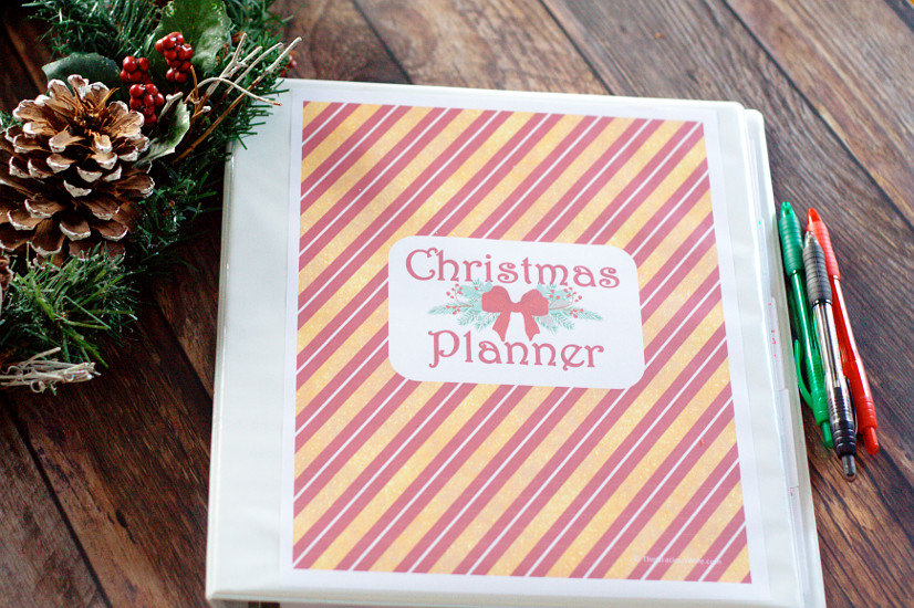 Organize your entire Christmas and holiday season with this Free Printable Christmas Planner. 8 sections, including schedule, gift planning, Christmas menu planning, & baking. This is amazing! I LOVE mine!