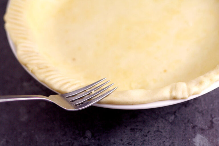 15 Pretty Ways to Finish Pie Crust Edges The Gracious Wife