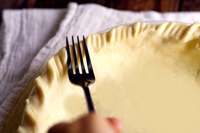 15 Pretty Ways to Finish Pie Crust Edges The Gracious Wife
