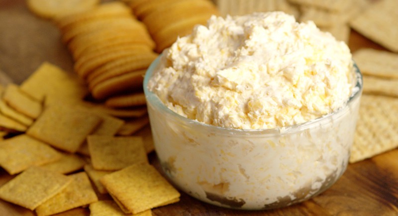 Ranch Cheddar Beer Dip - Perfect for a party and football games, this Ranch Cheddar Beer Dip has creamy ranch and cream cheese mixed with the bite of sharp cheddar and bitter beer to make an outstanding drool-worthy dip recipe! Super easy dip recipe and appetizer recipe, and super yummy too!