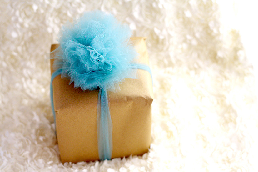 Learn how to make a beautiful and totally easy DIY Tulle Gift Bow with this easy Diy crafts tutorial to add a pretty finishing touch to all of your gifts. Perfect for Christmas gifts, birthday gifts, baby shower gifts, wedding shower gifts, and MORE! This is so pretty! Can't wait to try it!