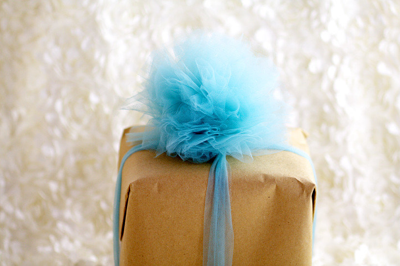 Learn how to make a beautiful and totally easy DIY Tulle Gift Bow with this easy Diy crafts tutorial to add a pretty finishing touch to all of your gifts. Perfect for Christmas gifts, birthday gifts, baby shower gifts, wedding shower gifts, and MORE! This is so pretty! Can't wait to try it!