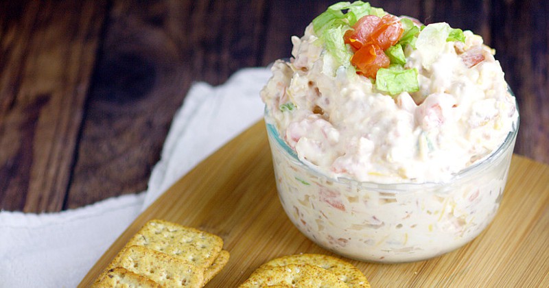 Easy BLT Dip recipe. Salty, crispy bacon and zesty tomatoes in a creamy dip make this BLT Dip recipe amazing.  Perfect easy appetizer or dip recipe to serve at your next gathering! Mmmm.. This would be delicious football food! Bacon!