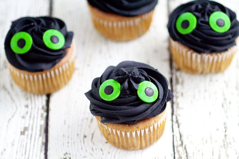 Toothless Dragon Cupcakes. Quick, easy, and adorable Toothless Cupcakes that are perfect for a How to Train Your Dragon birthday party and your Dragon-Trainer-In-Training will love! Great for a How to Train Your Dragon Birthday Party! 