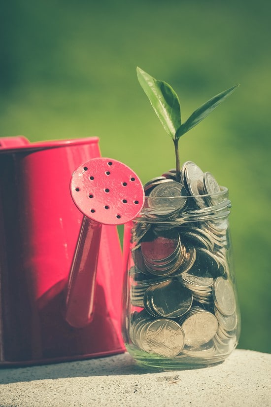 Tips to help you save more money. Start putting your money where you really want it (and need it!) with these 4 Ways to Motivate You to Save More Money. | save money | frugal living