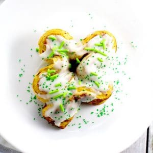 Shamrock Cinnamon Rolls with pretty green sprinkles. Adorable, but totally easy Shamrock Cinnamon Rolls make a festive St Patrick's Day breakfast idea that the kids will love! So cute!
