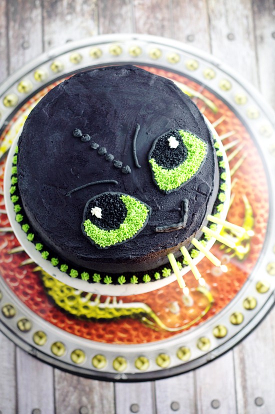 Easy Toothless Birthday Cake tutorial. Make your little Dragon-Trainer-in-Training happy with this simple but awesome fire-breathing DIY Toothless Cake.  Do it yourself with a full tutorial and supply list!