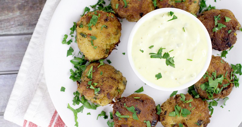 Homemade Tartar Sauce is super easy to make!ย Make this creamy, tangy Homemade Tartar Sauce recipe in just 5 minutes to go perfectly with your favorite fish dish! Yum!