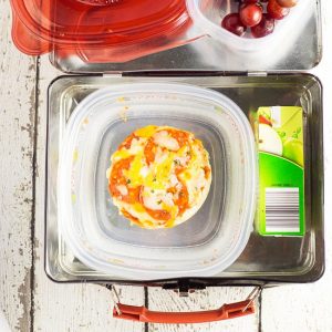 25 Non-Sandwich School Lunch Ideas - Learn how to stay out of a lunchbox rut! Be inspired to get out and stay out of a lunchbox rut this school year with these 25 non-sandwich school lunch ideas that your kids will love! These are great ideas!