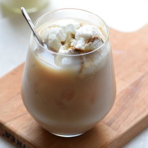 Iced Mocchacino coffee recipe - Have a gourmet, refreshing iced coffee drink on a budget with this quick and easy homemade Iced Mochaccino recipe with scrumptious, decadent coffee and chocolate flavors. This looks so good!
