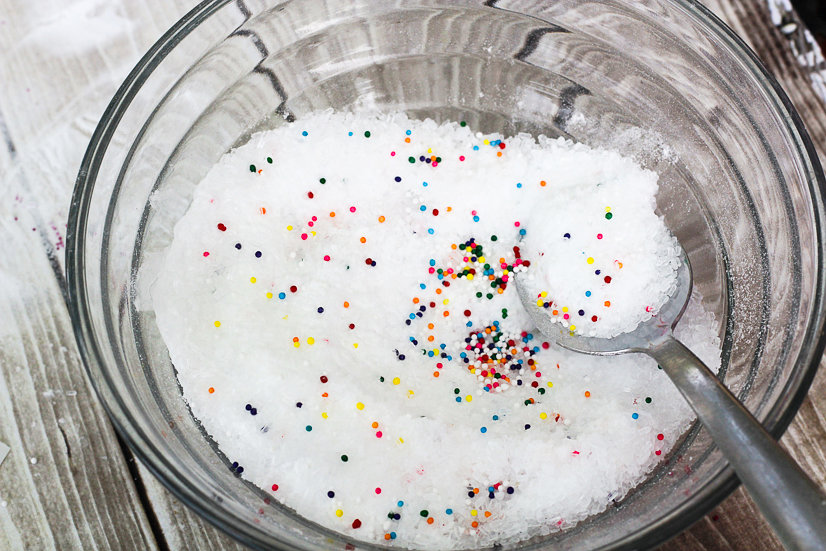  DIY Birthday Cake Bath Salts Tutorial - Relax and celebrate your birthday everyday with these DIY homemade Birthday Cake Bath Salts. This bath soak is also a yummy DIY gift idea. Check out the tutorial! Ooooh! Love this! I think it would make a great gift idea for tweens too!