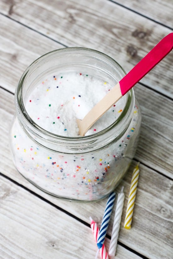  DIY Birthday Cake Bath Salts Tutorial - Relax and celebrate your birthday everyday with these DIY homemade Birthday Cake Bath Salts. This bath soak is also a yummy DIY gift idea. Check out the tutorial! Ooooh! Love this! I think it would make a great gift idea for tweens too!