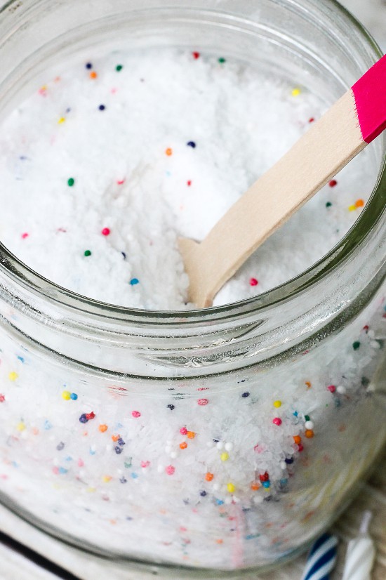  DIY Birthday Cake Bath Salts Tutorial - Relax and celebrate your birthday everyday with these DIY homemade Birthday Cake Bath Salts. This bath soak is also a yummy DIY gift idea. Check out the tutorial! Ooooh! Love this! I think it would make a great gift idea for tweens too!